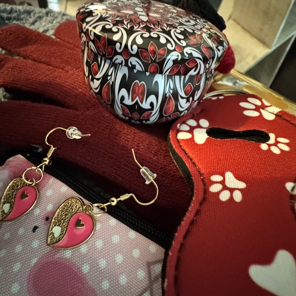 Beautifully crafted NWT aka brand new gift box including tons of stuff: hydratin - Picture 3 of 6